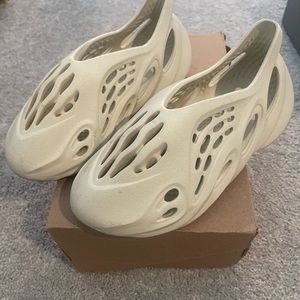 Yeezy Foam Runner (Sand)